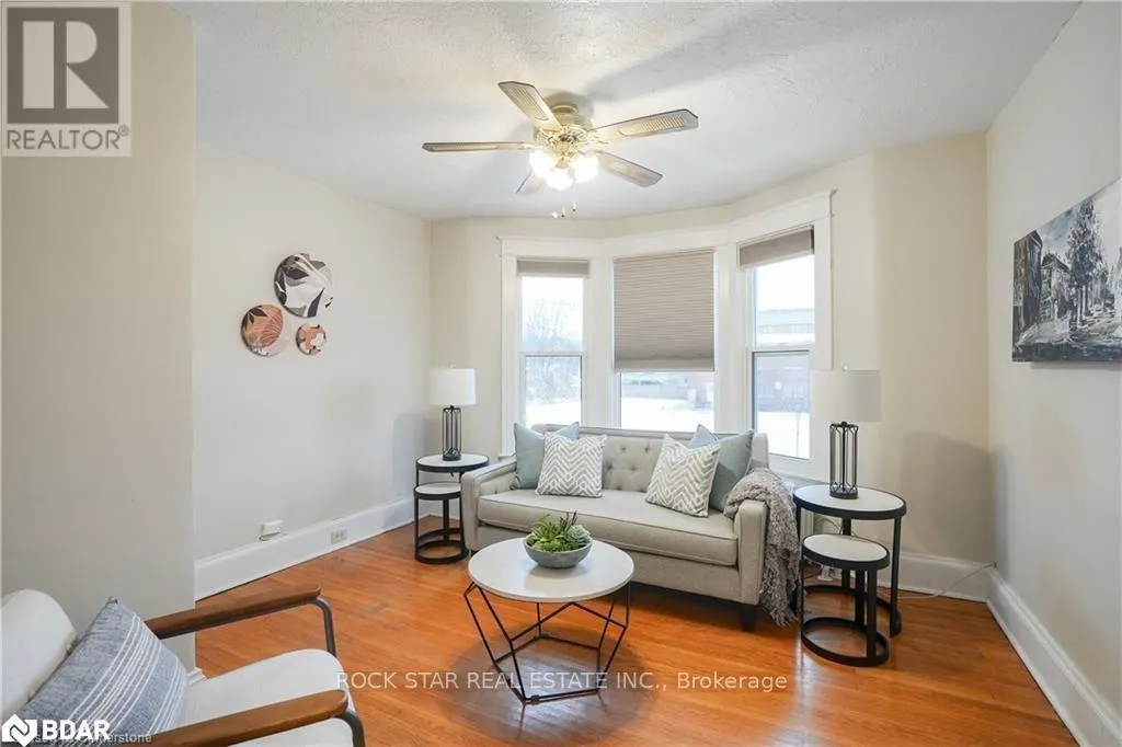 UPPER - 115 BALSAM AVENUE S