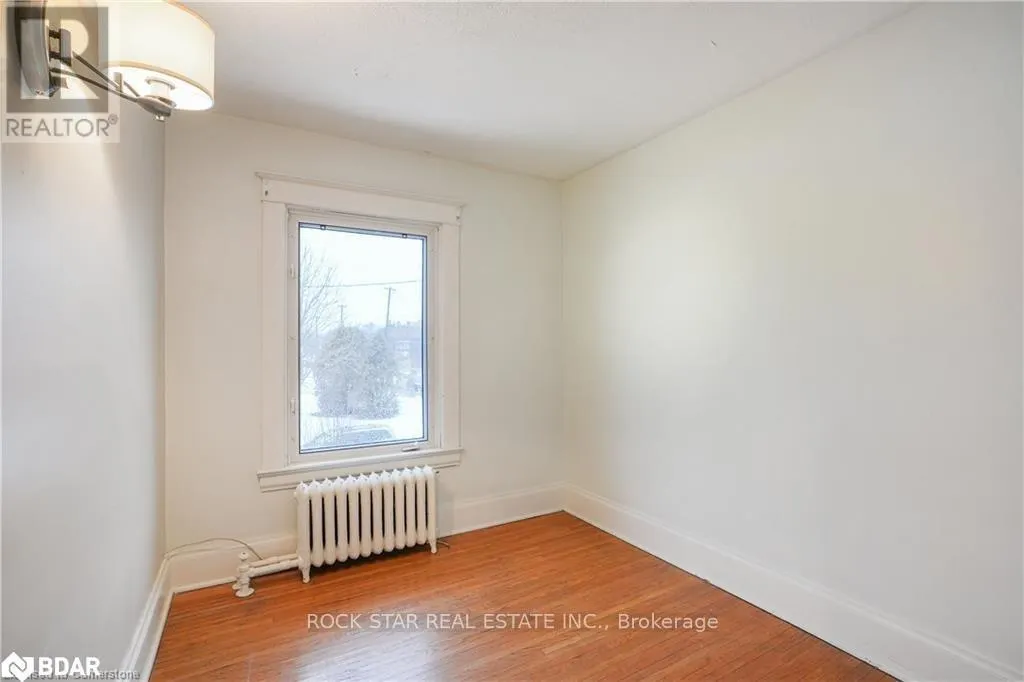 UPPER - 115 BALSAM AVENUE S