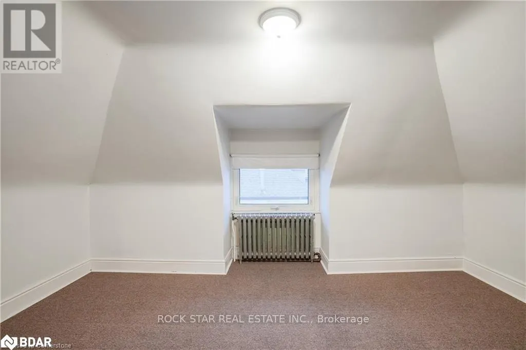 UPPER - 115 BALSAM AVENUE S
