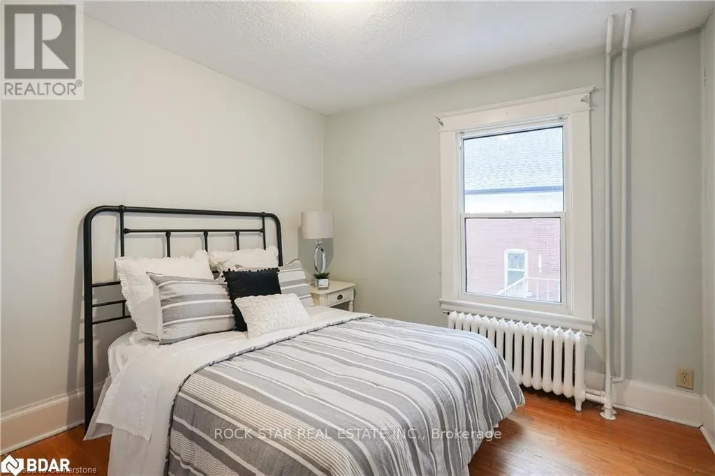 UPPER - 115 BALSAM AVENUE S