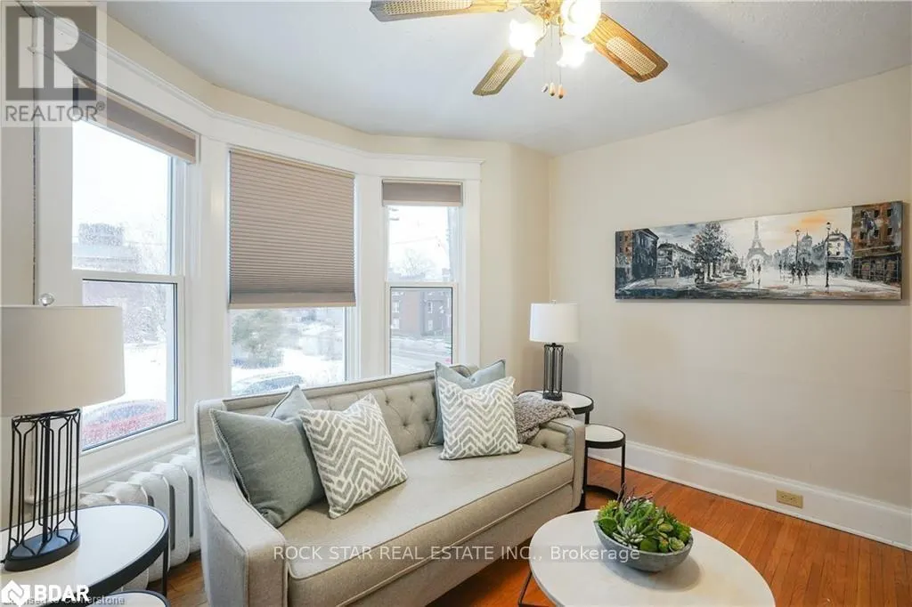 UPPER - 115 BALSAM AVENUE S