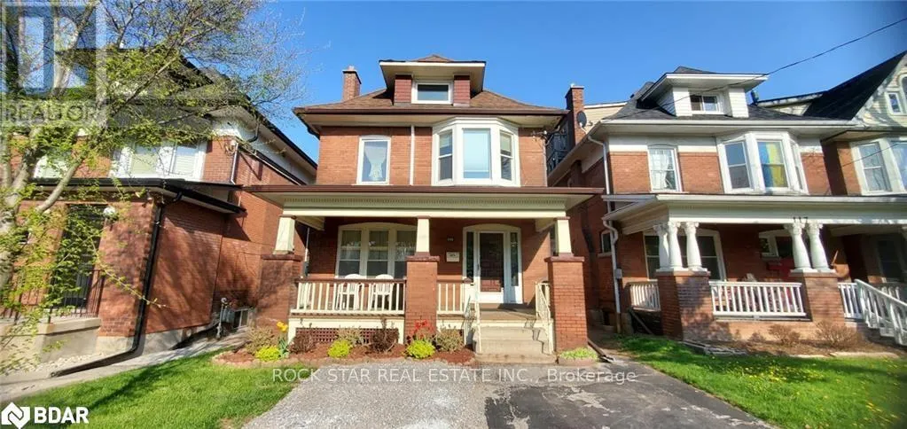 UPPER - 115 BALSAM AVENUE S