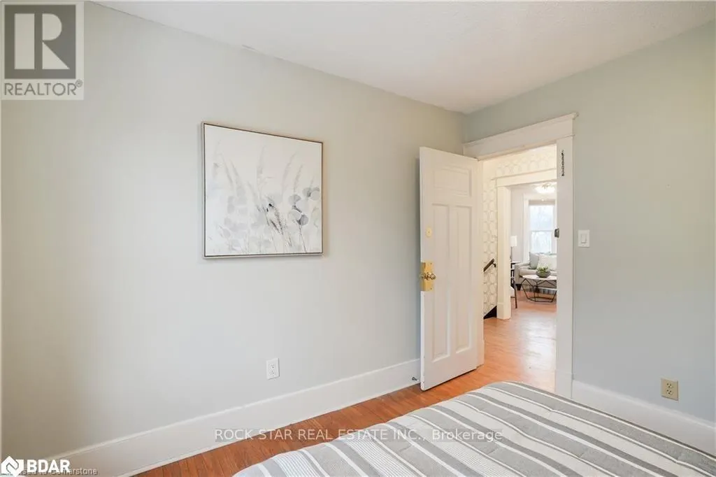 UPPER - 115 BALSAM AVENUE S