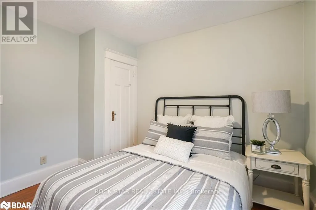 UPPER - 115 BALSAM AVENUE S