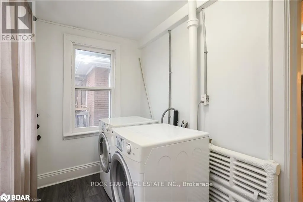 UPPER - 115 BALSAM AVENUE S