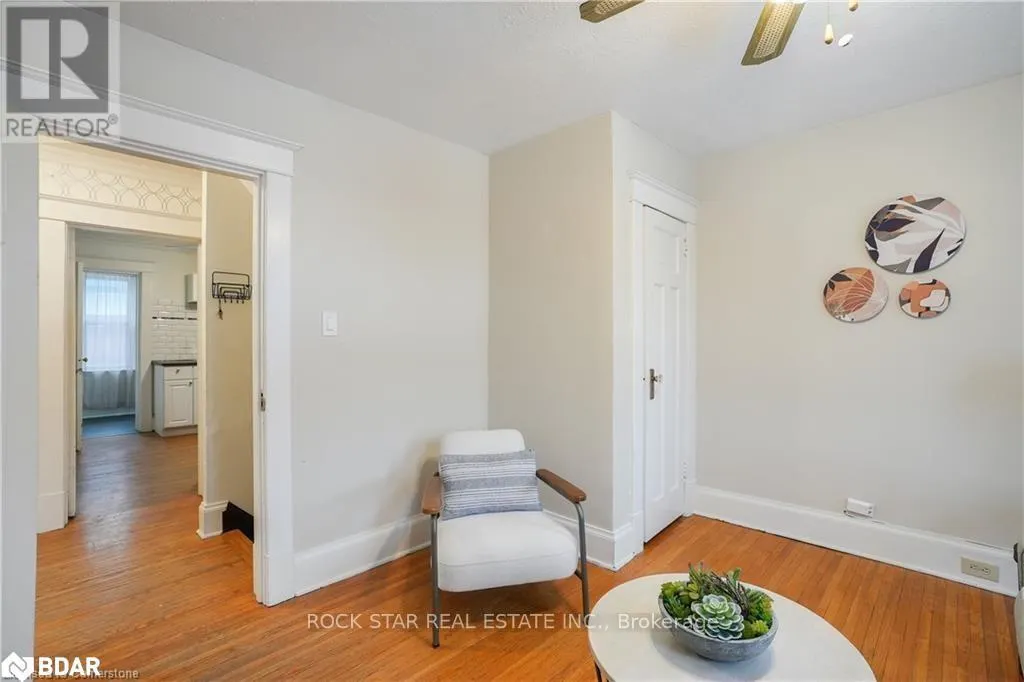 UPPER - 115 BALSAM AVENUE S