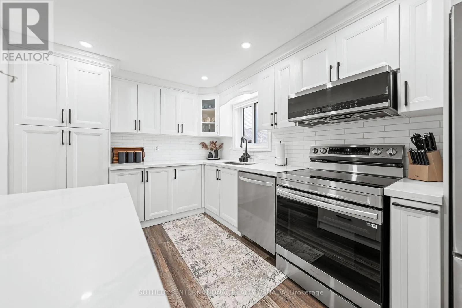 64 GLENBROOK CRESCENT