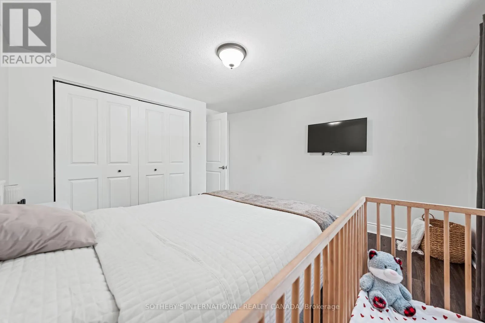64 GLENBROOK CRESCENT