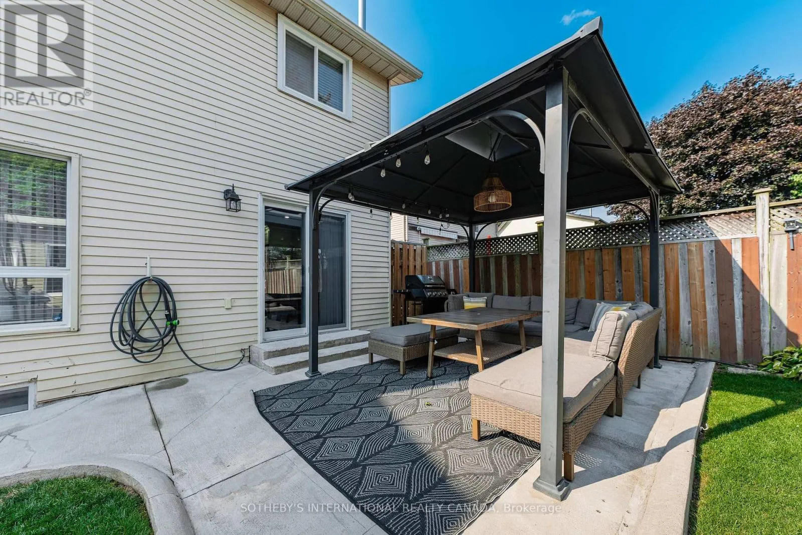 64 GLENBROOK CRESCENT