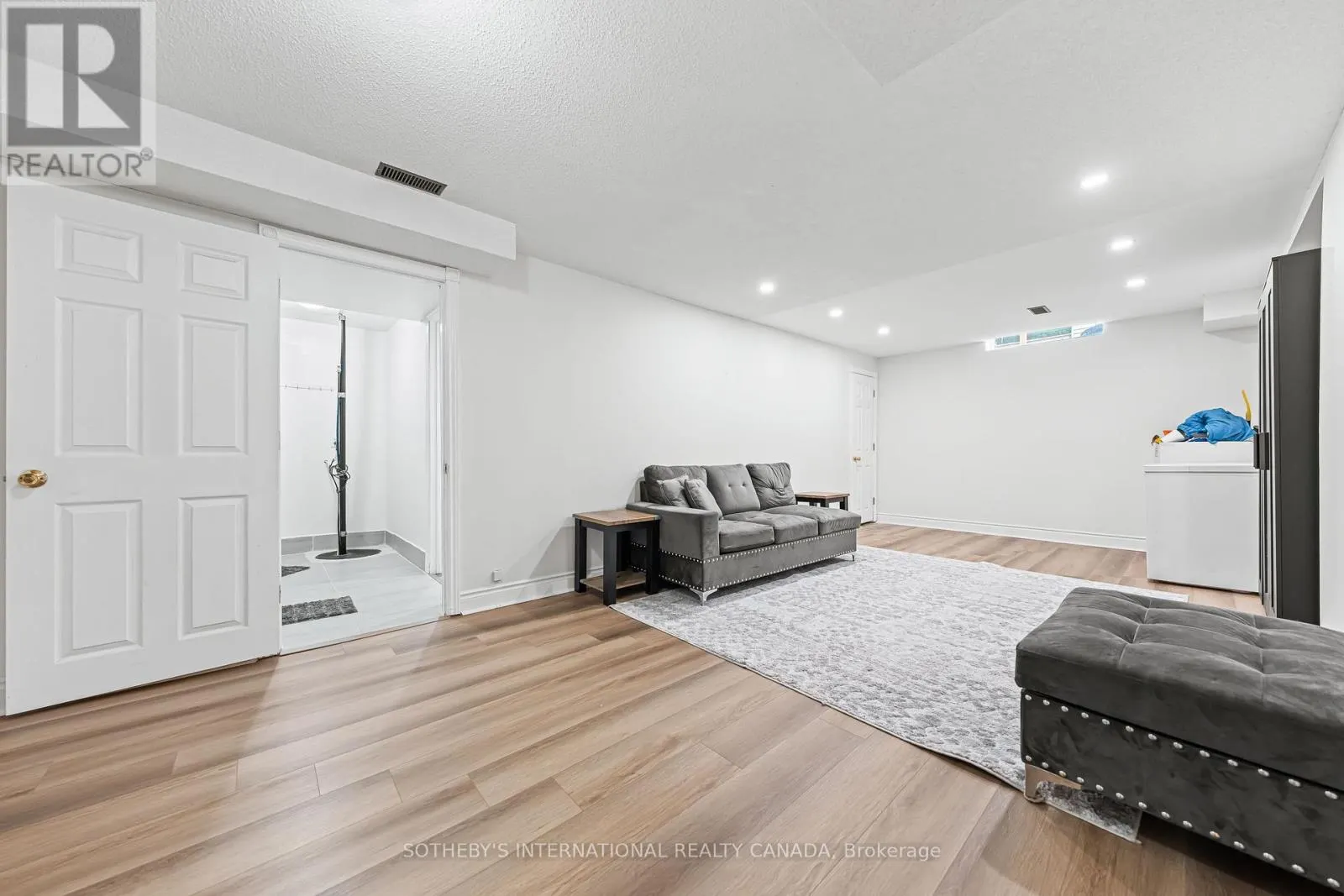 64 GLENBROOK CRESCENT