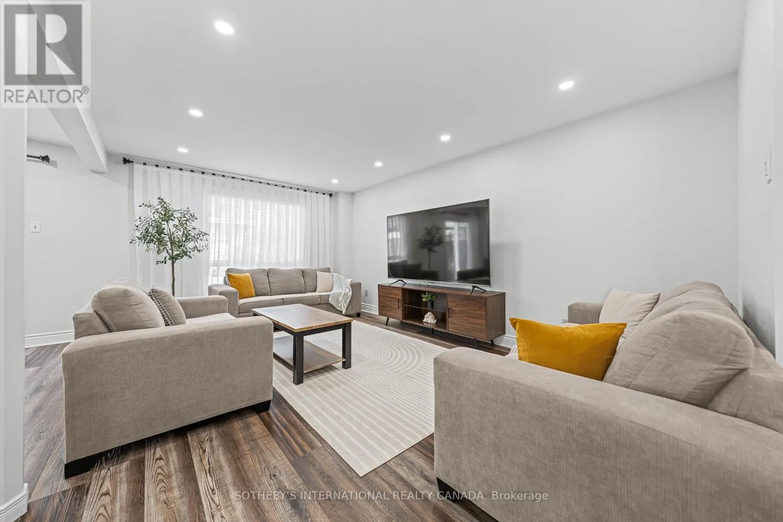 64 GLENBROOK CRESCENT