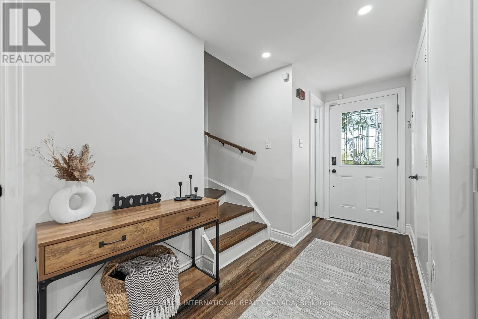 64 GLENBROOK CRESCENT