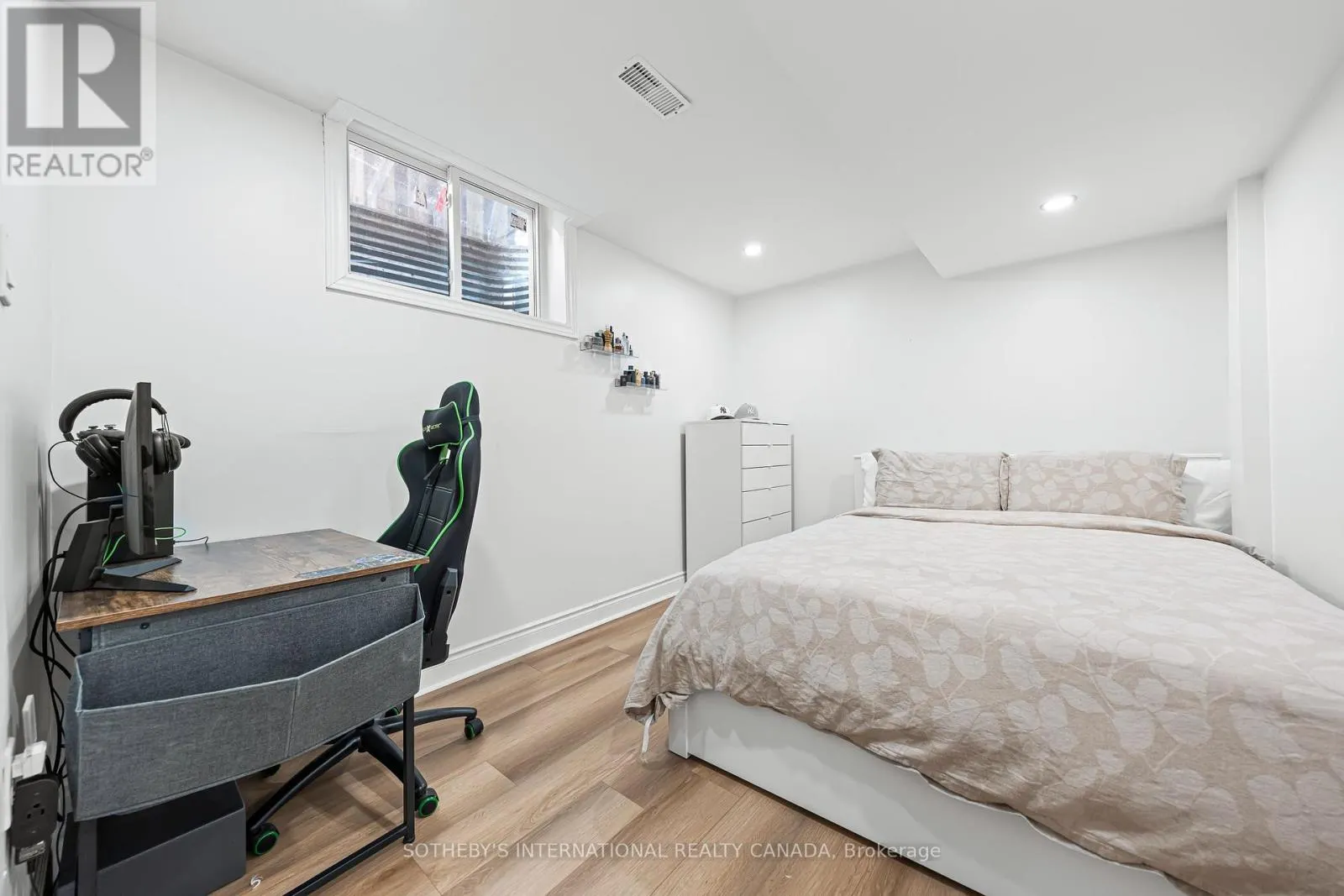 64 GLENBROOK CRESCENT