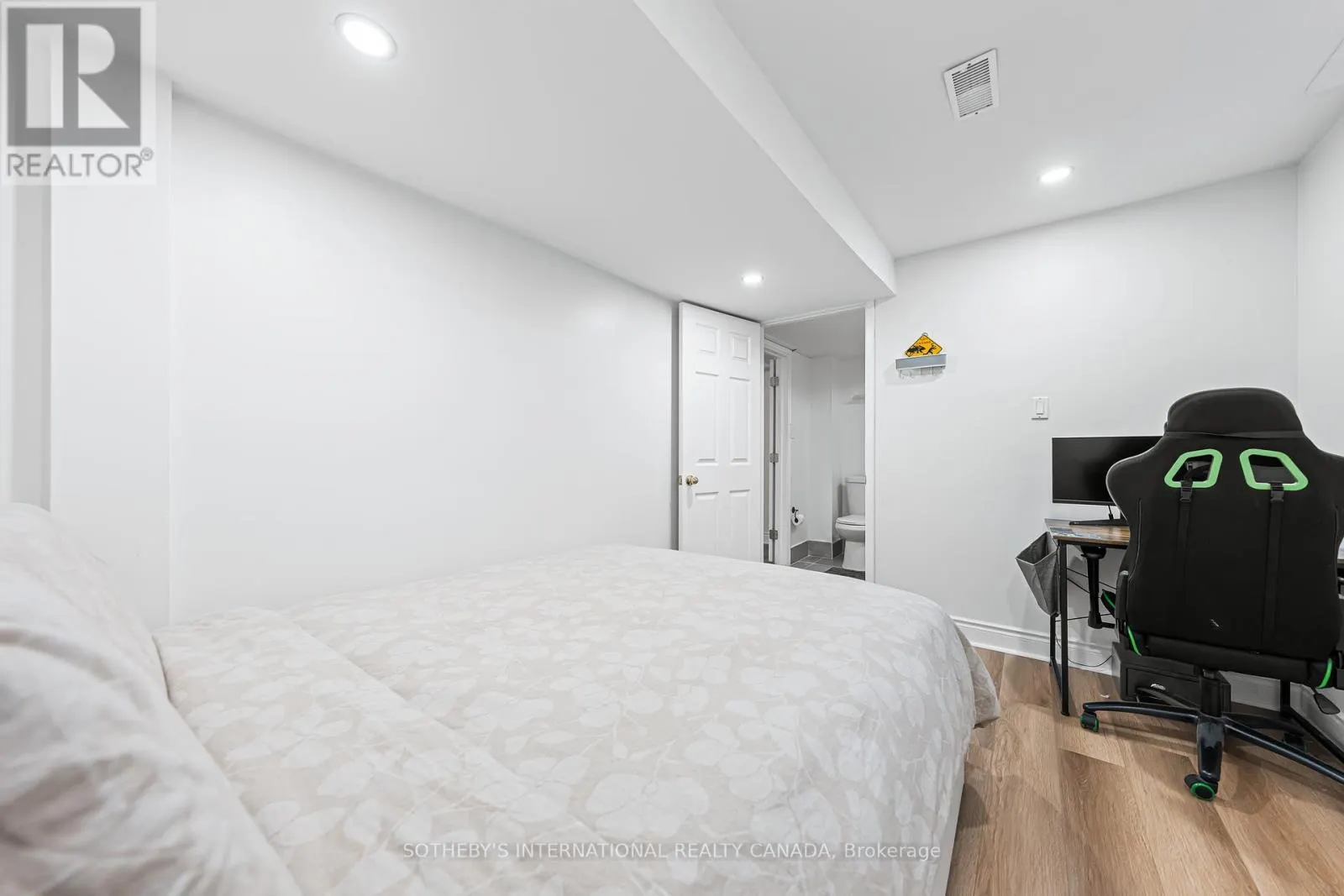 64 GLENBROOK CRESCENT
