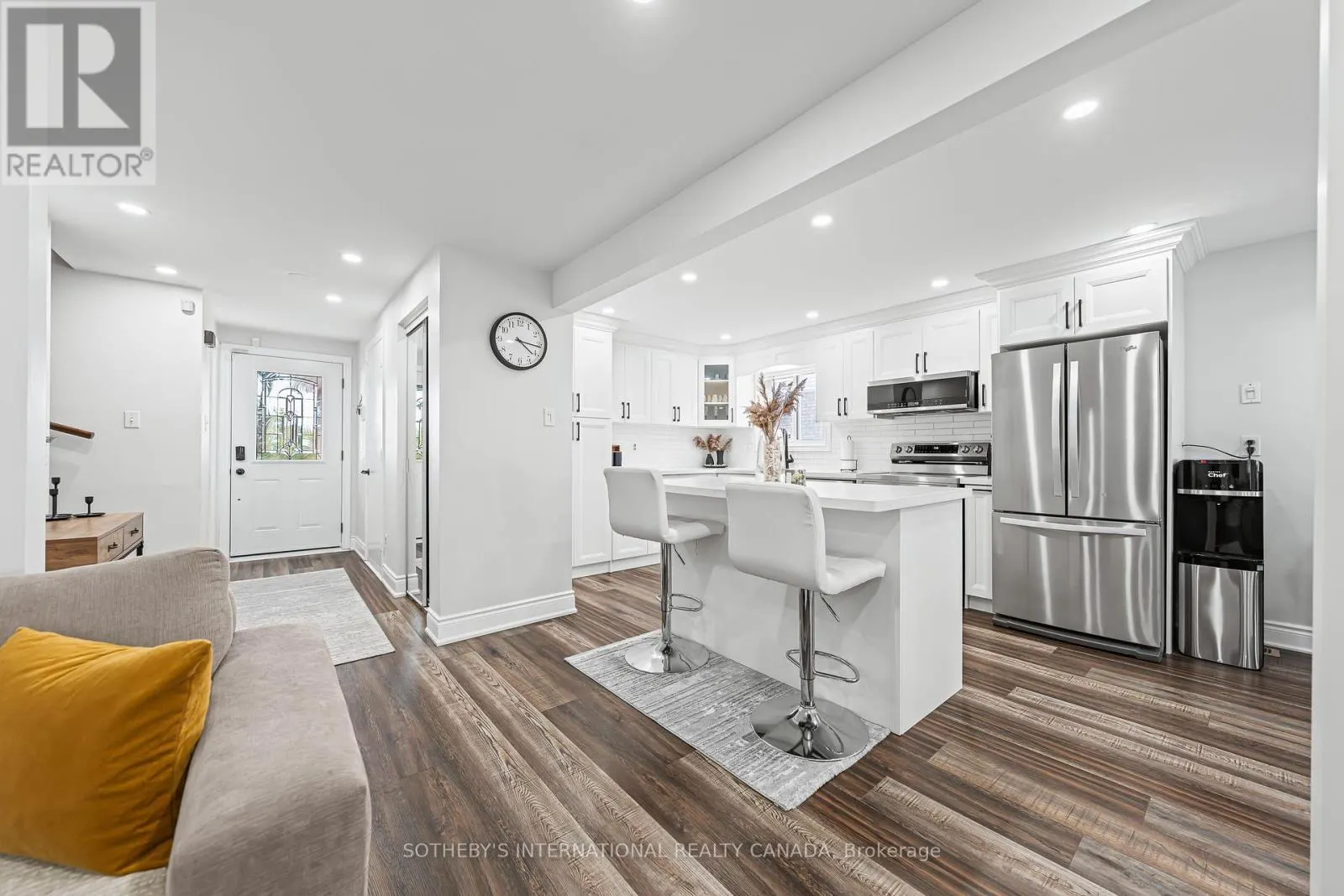 64 GLENBROOK CRESCENT
