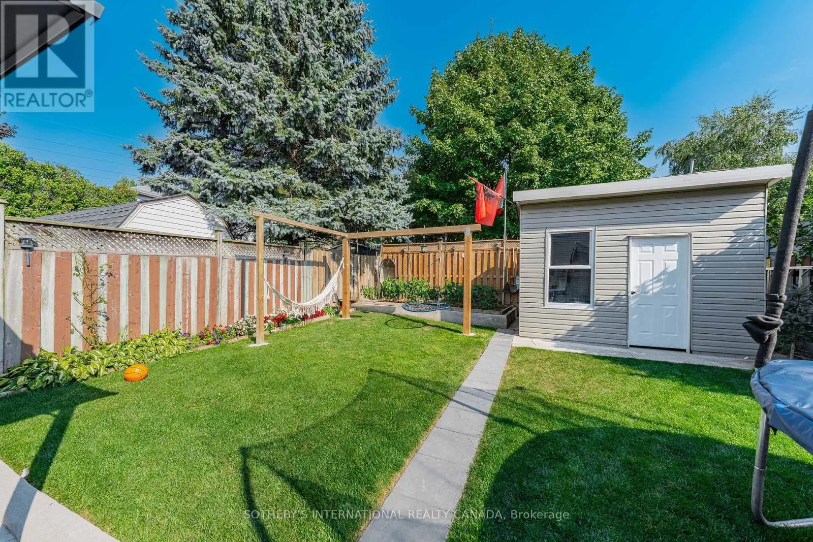 64 GLENBROOK CRESCENT