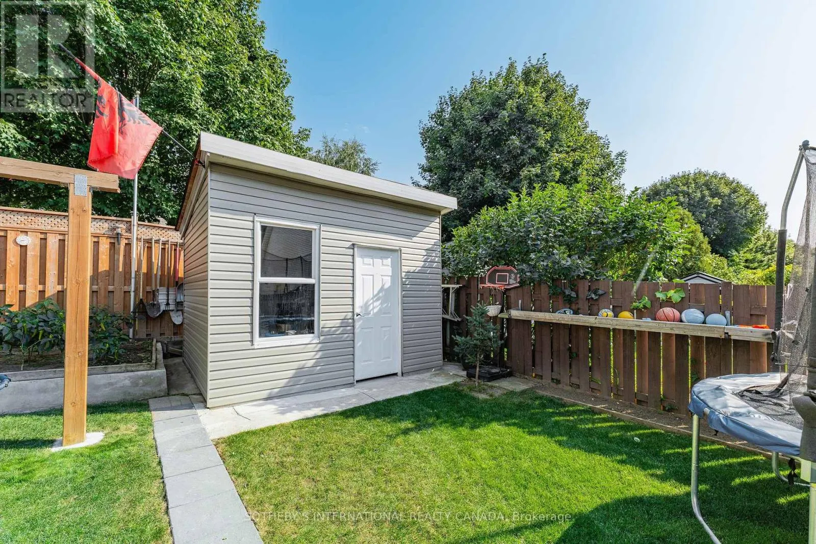 64 GLENBROOK CRESCENT