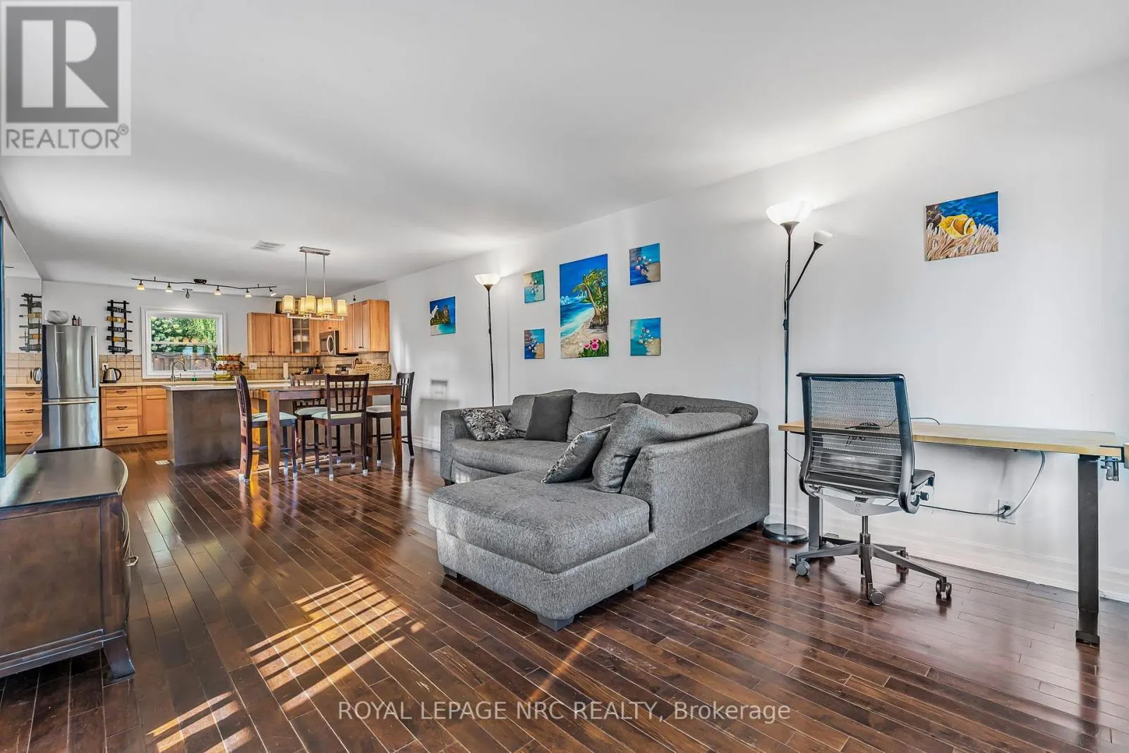 12 LINCOLN ROAD E