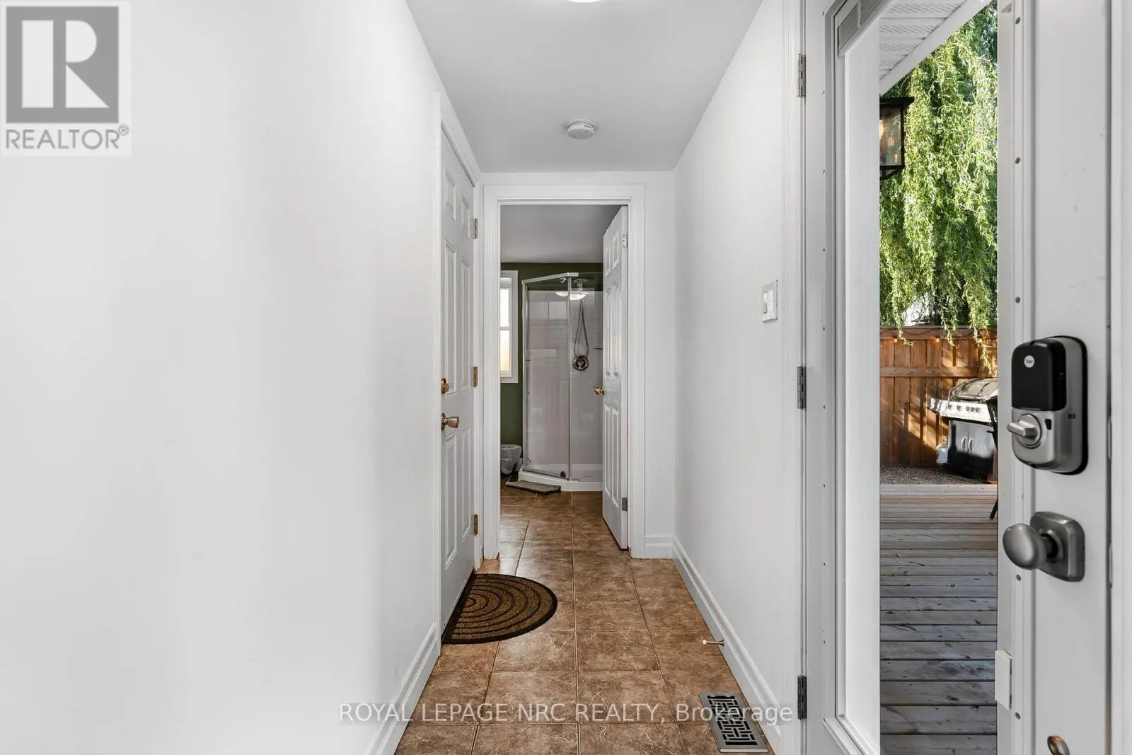 12 LINCOLN ROAD E