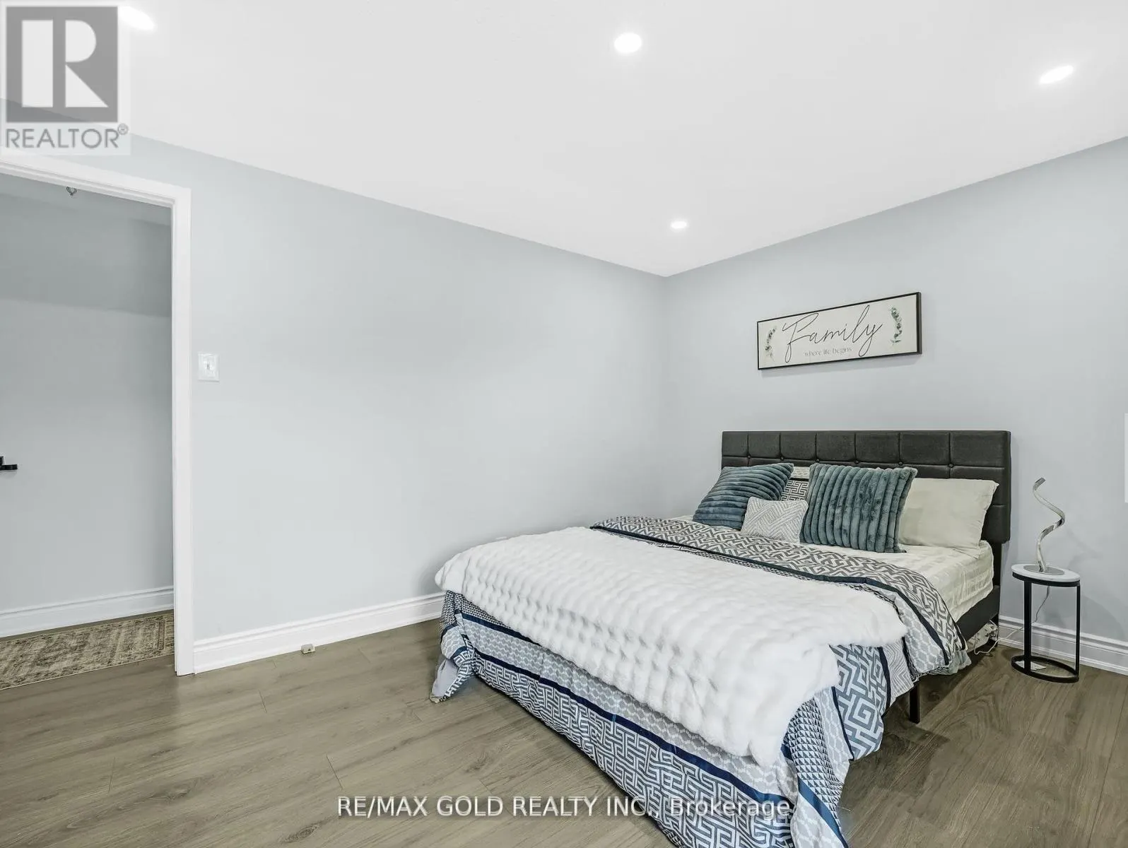 6 - 405 KINGSCOURT DRIVE
