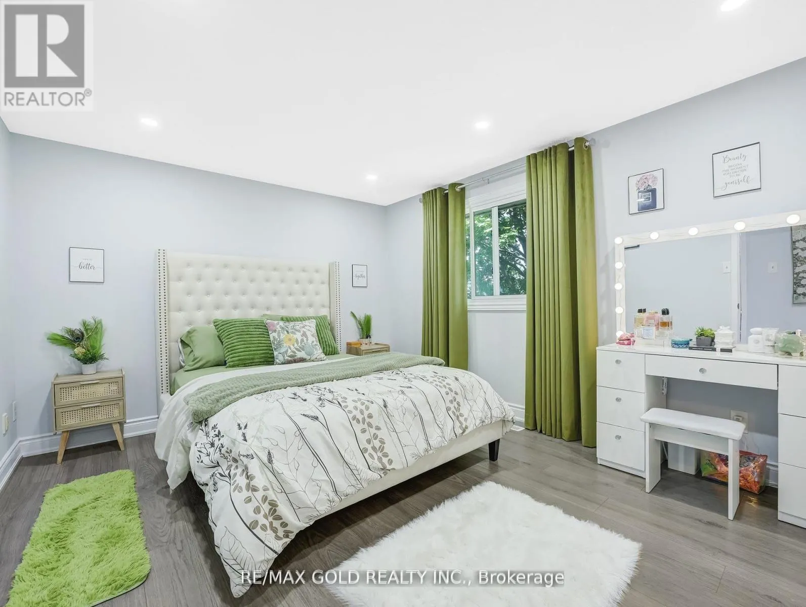 6 - 405 KINGSCOURT DRIVE