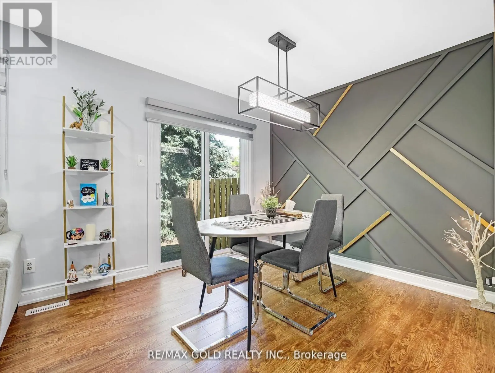 6 - 405 KINGSCOURT DRIVE