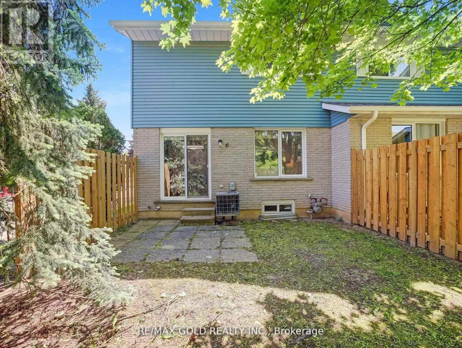 6 - 405 KINGSCOURT DRIVE