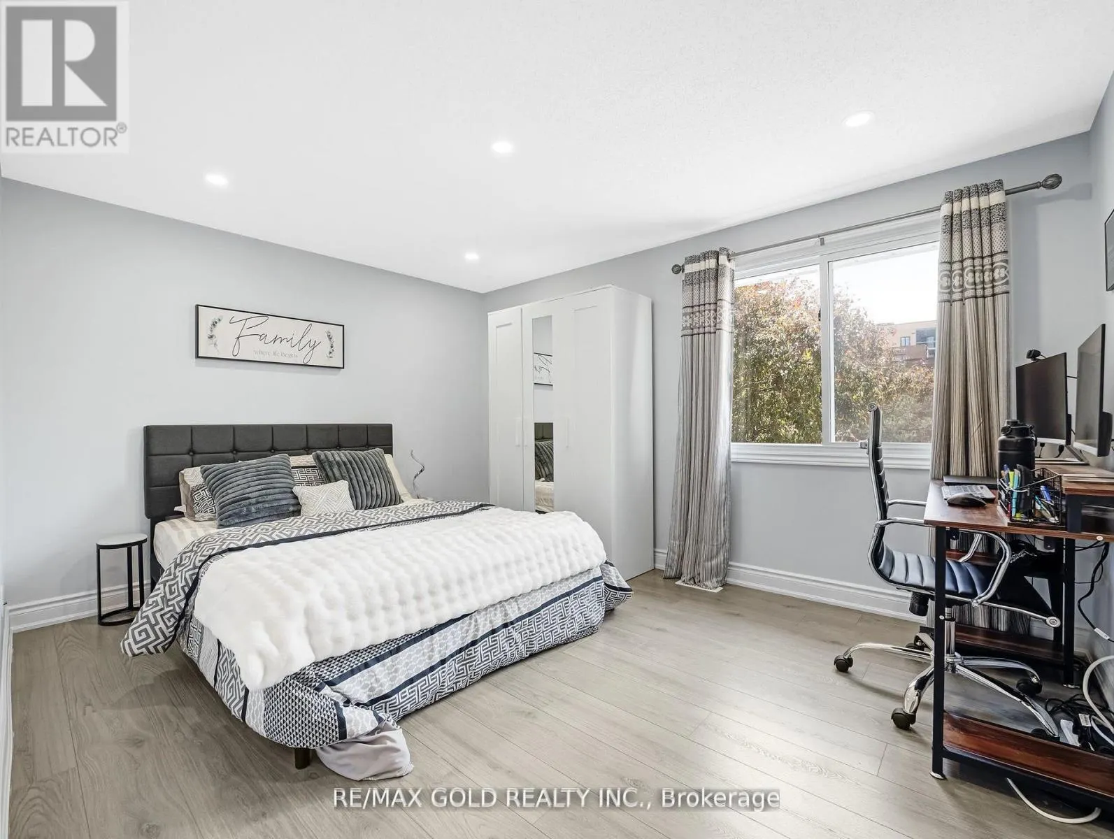 6 - 405 KINGSCOURT DRIVE