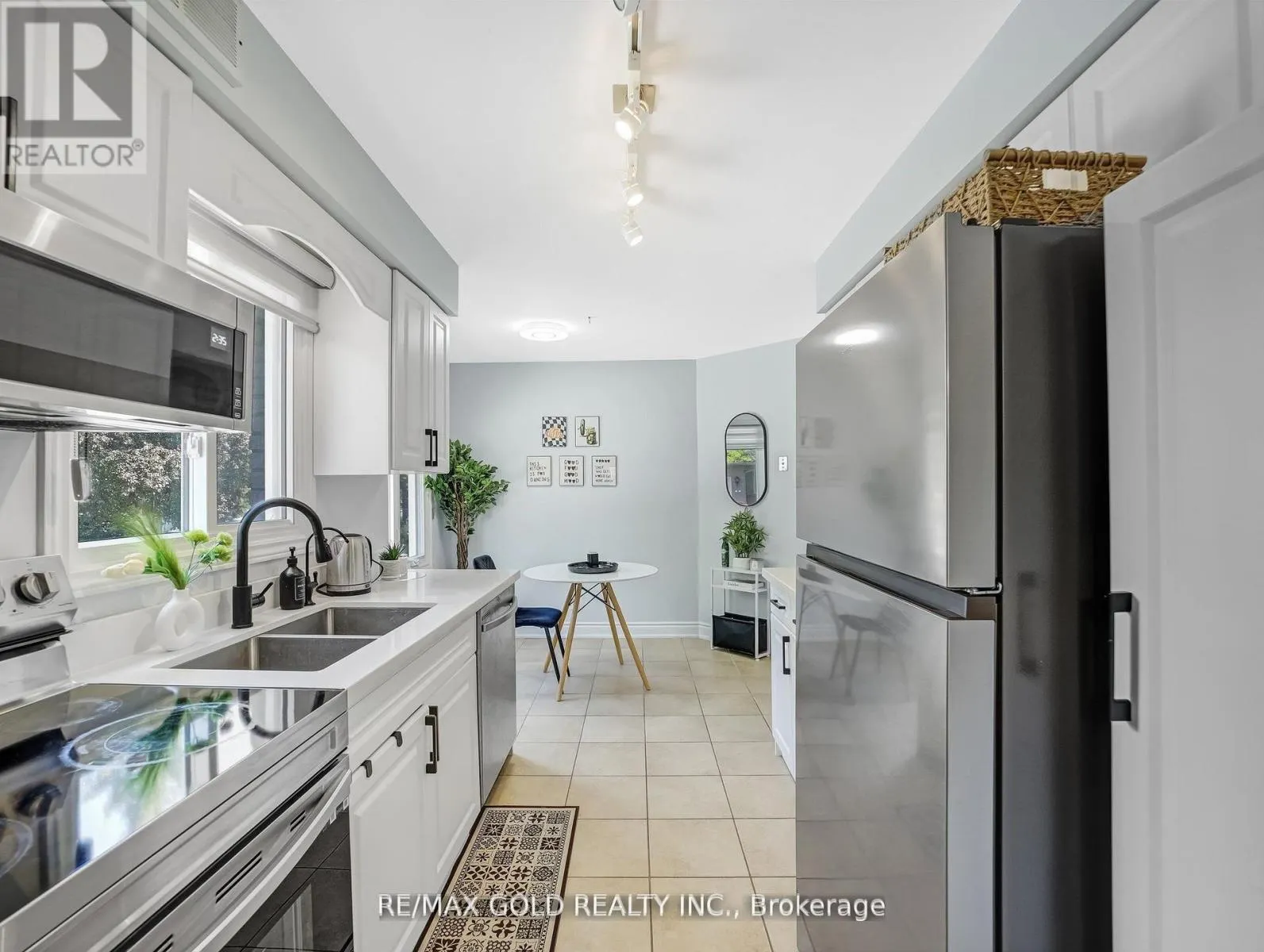 6 - 405 KINGSCOURT DRIVE