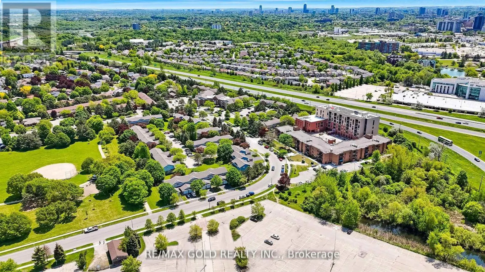 6 - 405 KINGSCOURT DRIVE