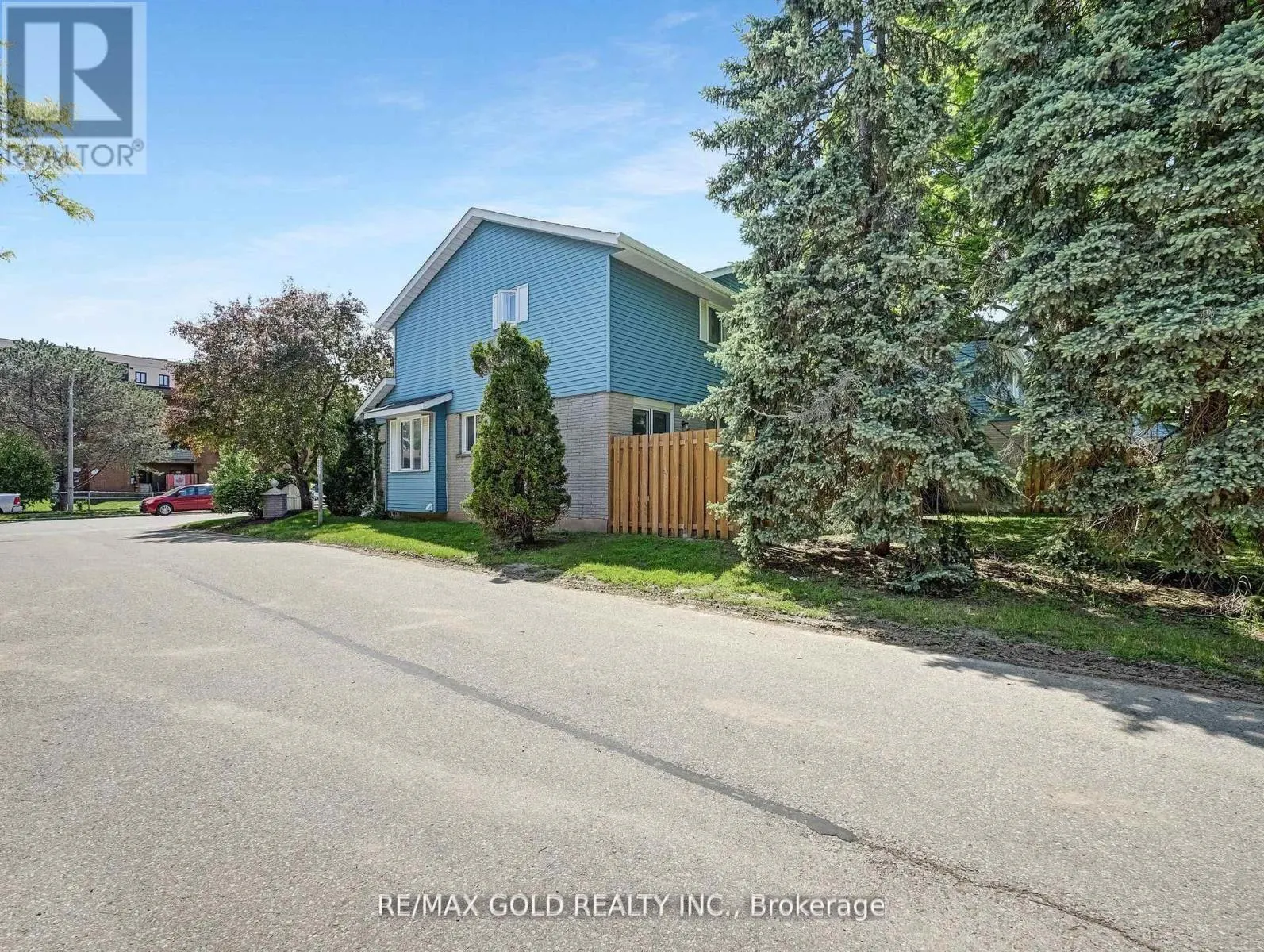 6 - 405 KINGSCOURT DRIVE