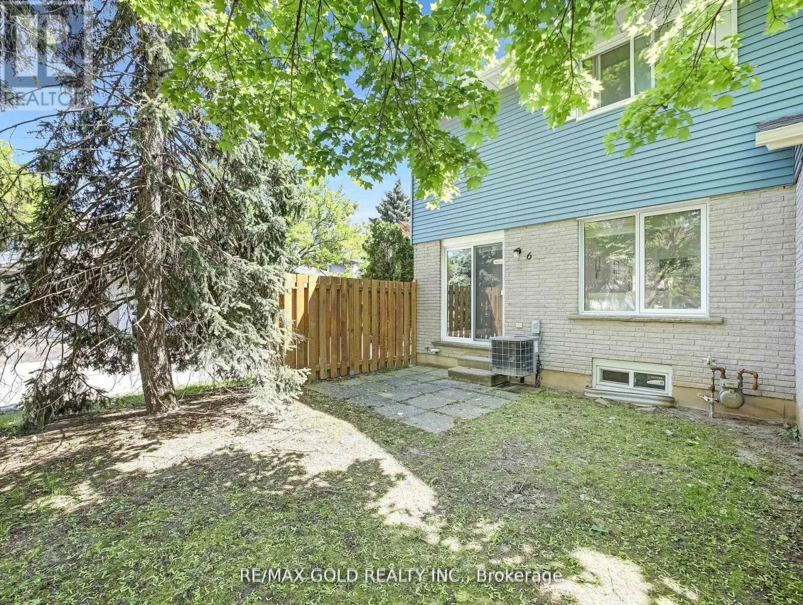 6 - 405 KINGSCOURT DRIVE