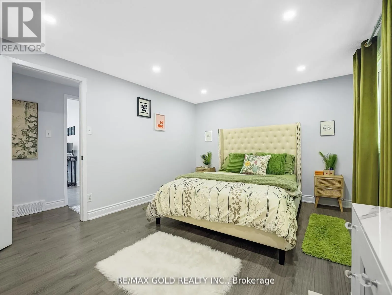 6 - 405 KINGSCOURT DRIVE