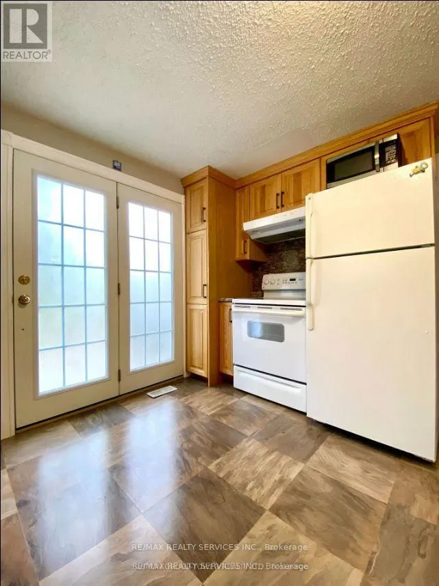 4870 MAPLEVIEW CRESCENT
