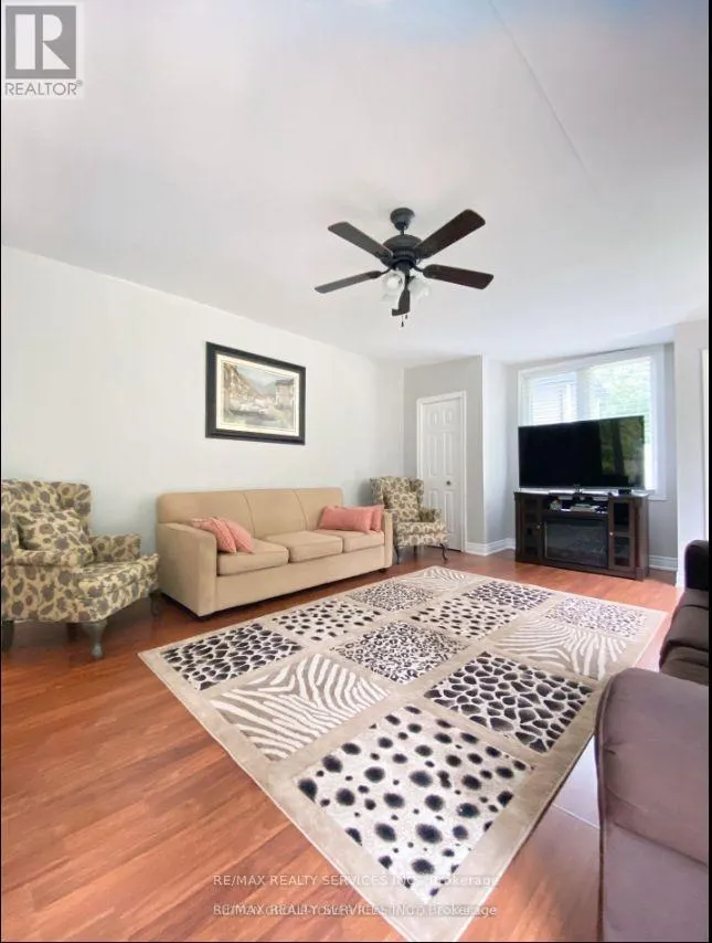 4870 MAPLEVIEW CRESCENT
