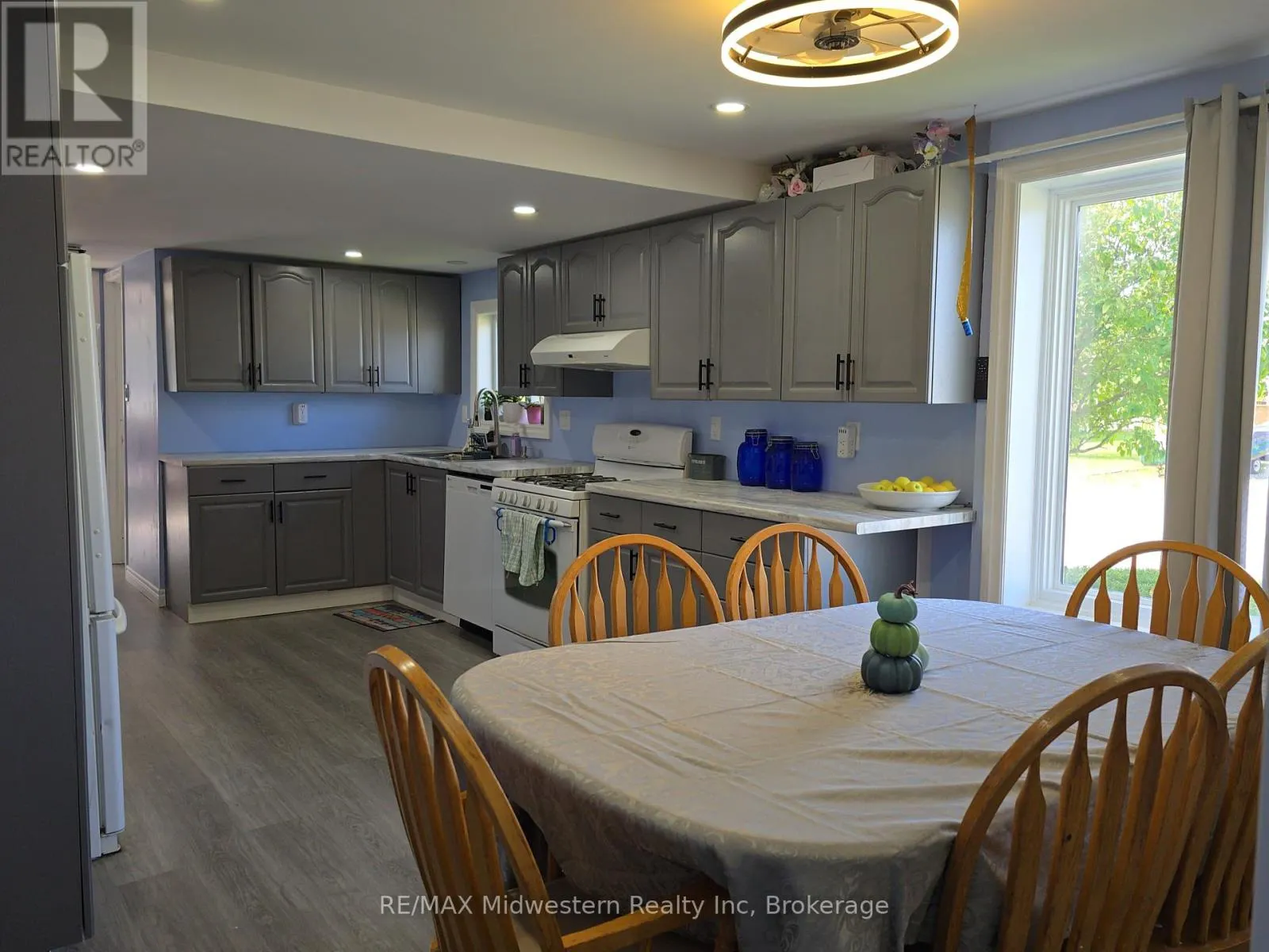 15 - 450 TREMAINE AVENUE E, #15