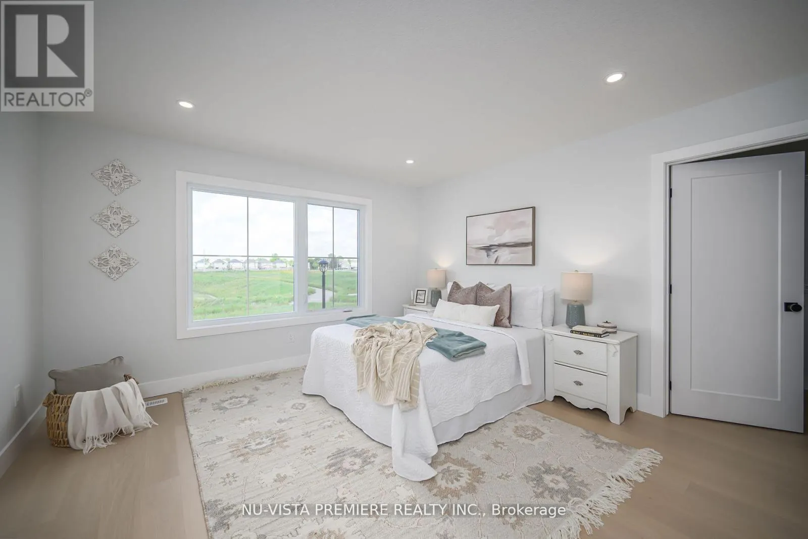 1181 HONEYWOOD DRIVE