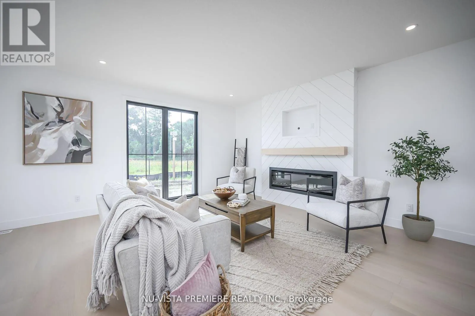 1181 HONEYWOOD DRIVE