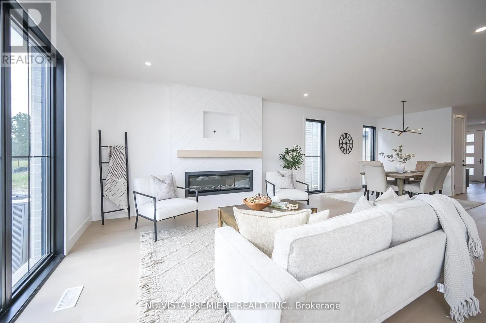 1181 HONEYWOOD DRIVE