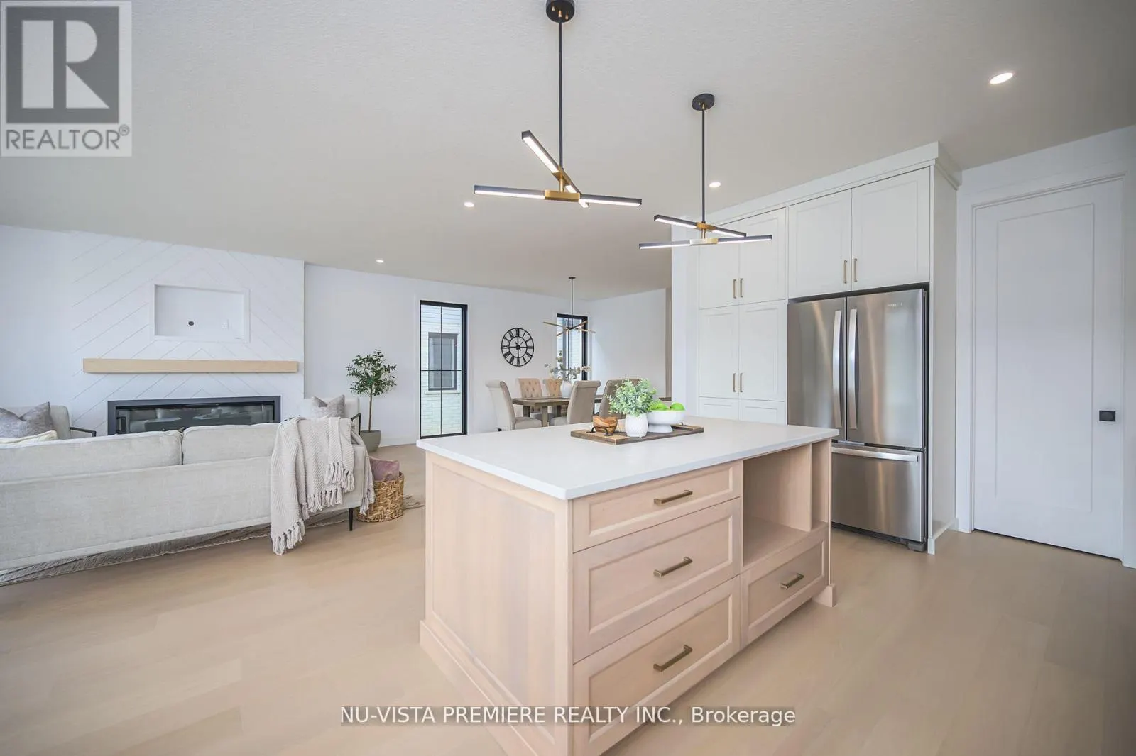 1181 HONEYWOOD DRIVE