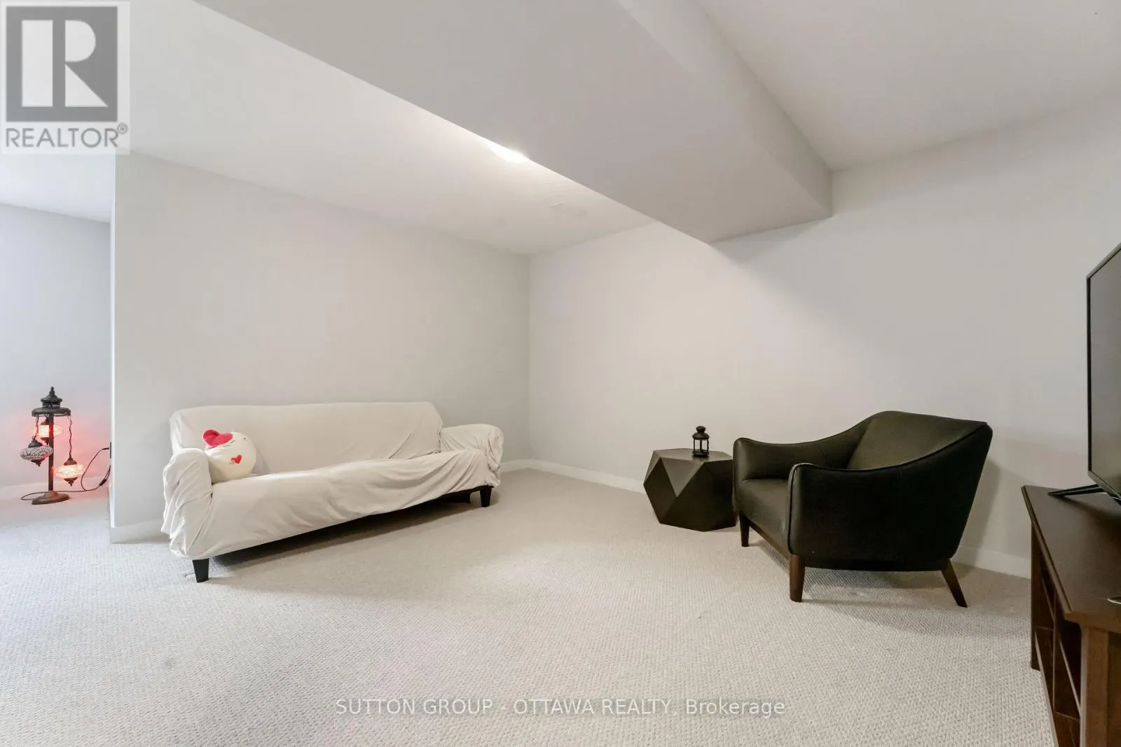 43 ARIDUS CRESCENT