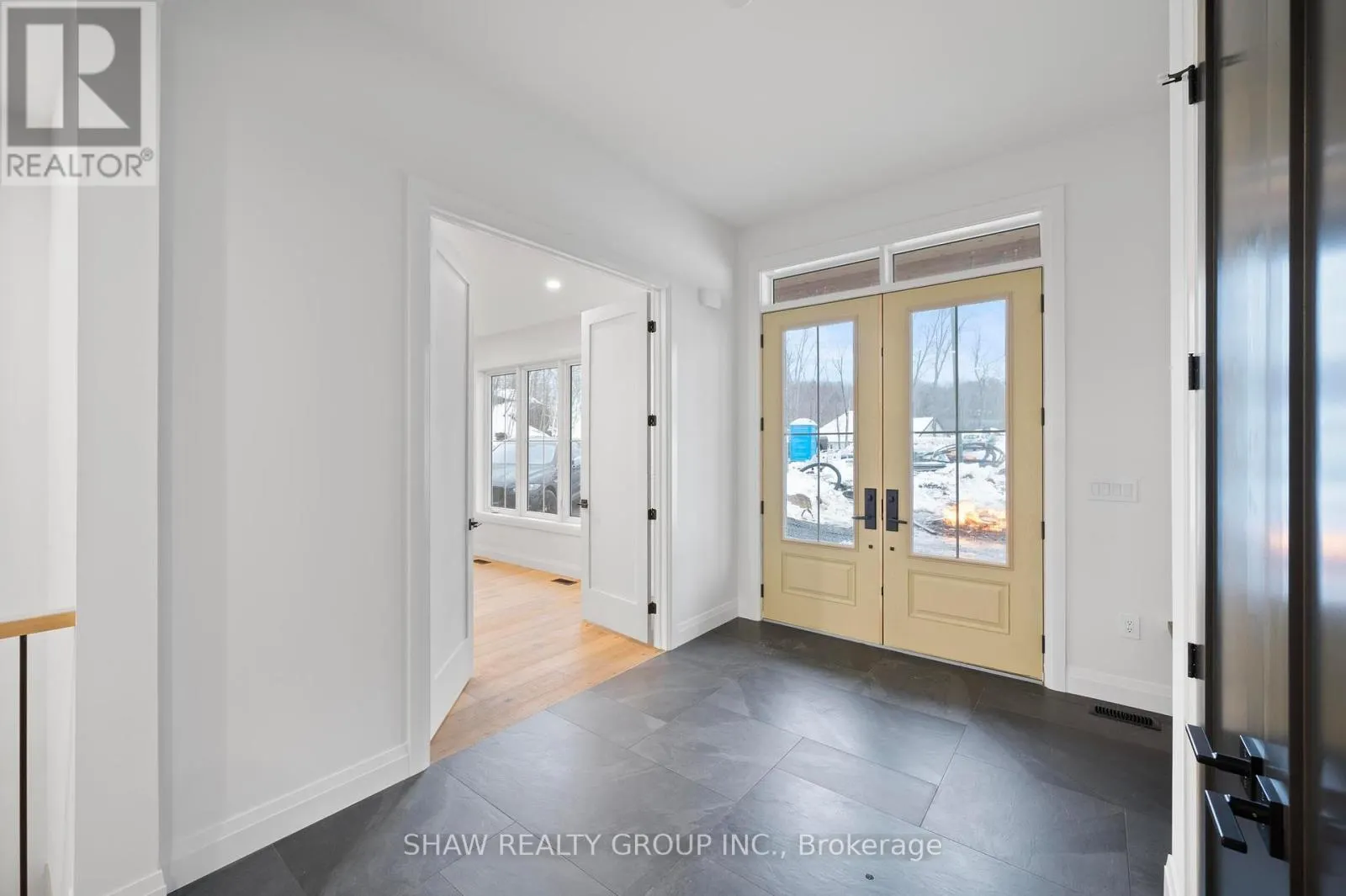 33 GLEN EAGLE COURT
