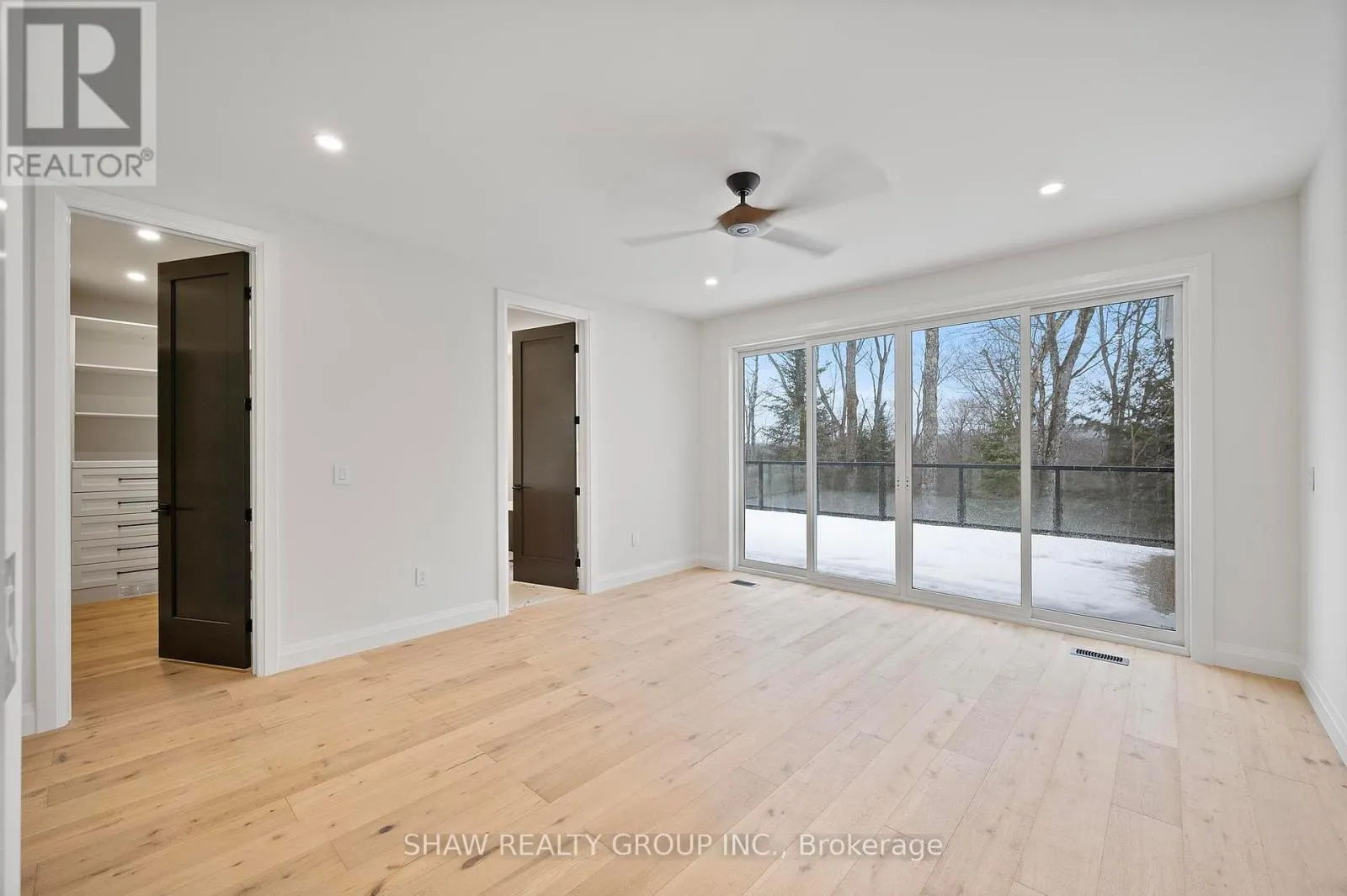 33 GLEN EAGLE COURT