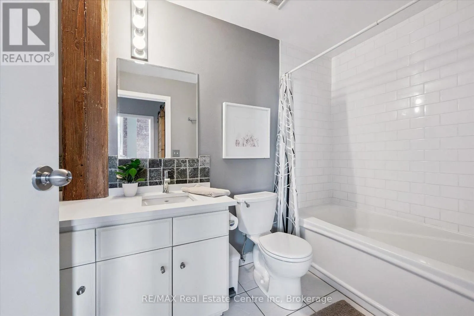 122 - 26 ONTARIO STREET, #122