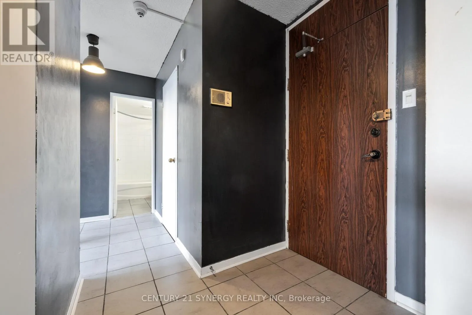 412 - 2000 JASMINE CRESCENT