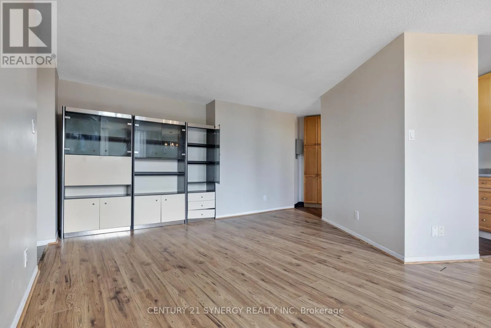 412 - 2000 JASMINE CRESCENT