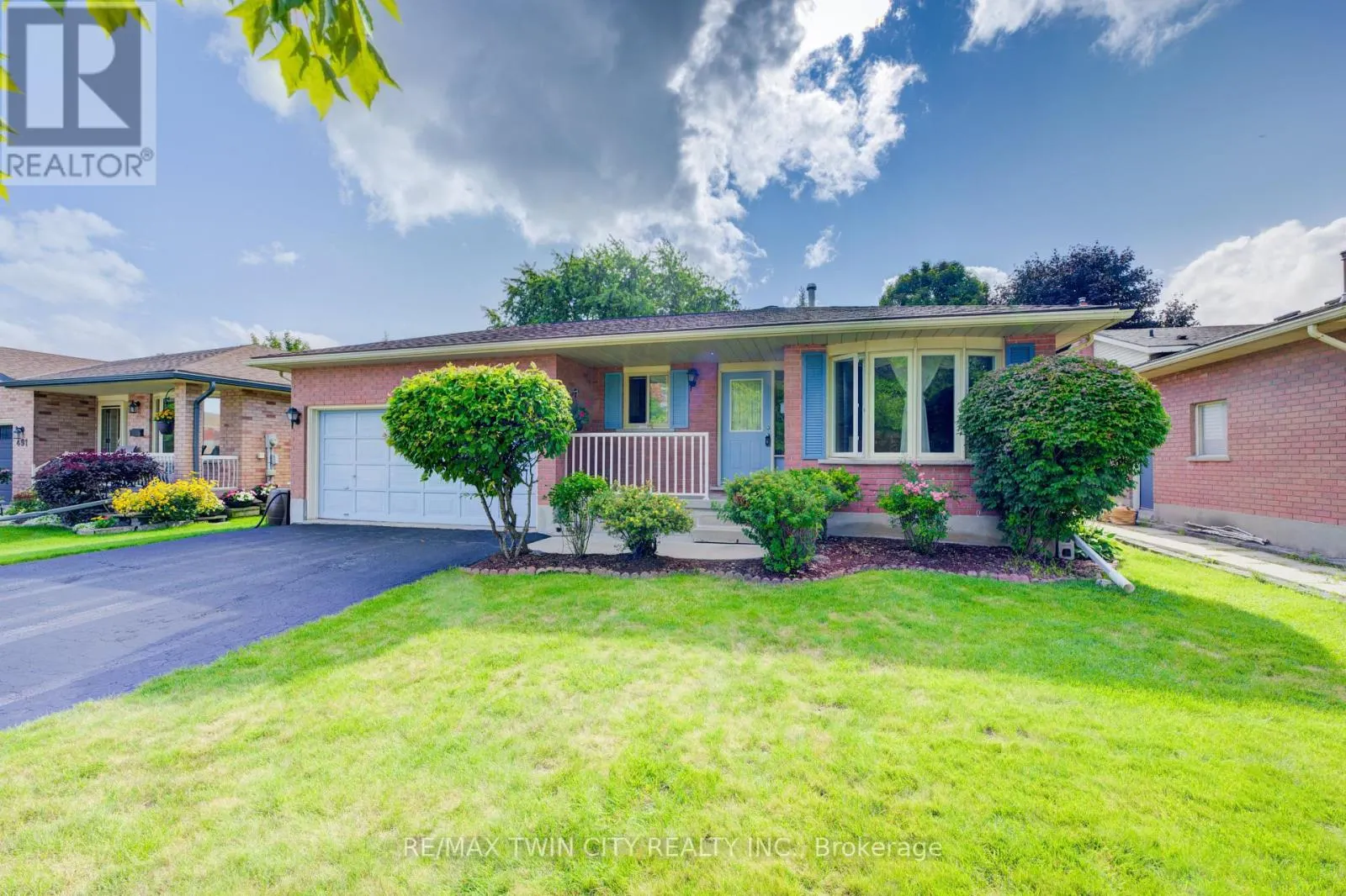 489 NORTHLAKE DRIVE