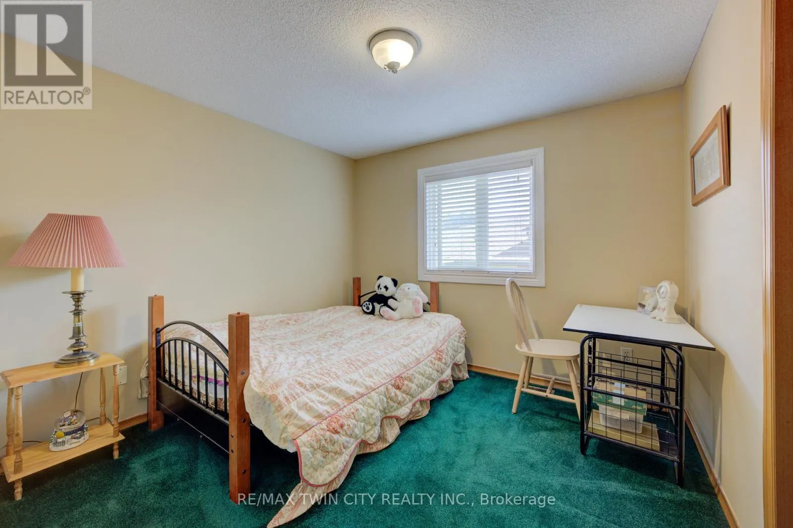 489 NORTHLAKE DRIVE
