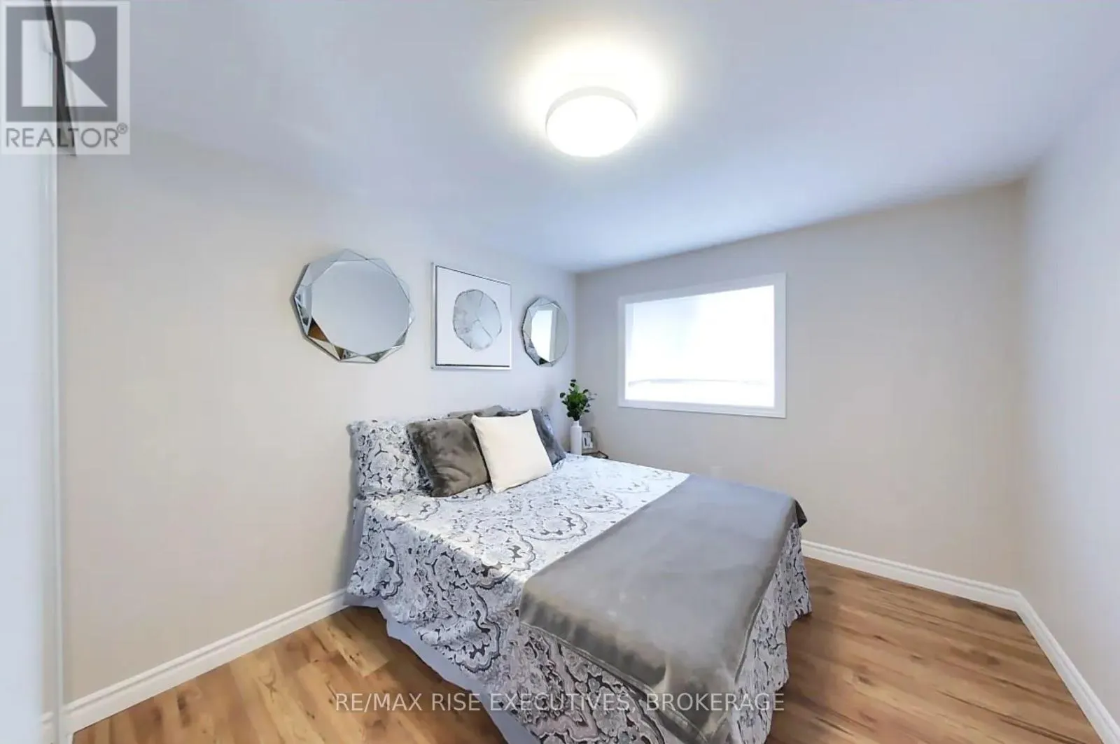 2 - 19 KENT STREET, #2
