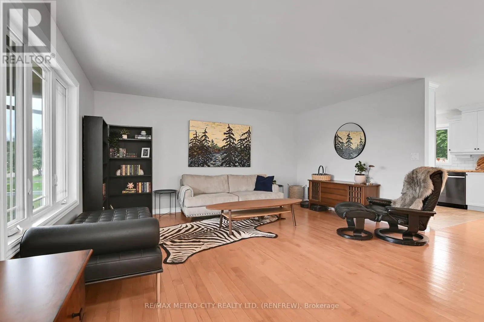 35 LAKERIDGE TRAIL
